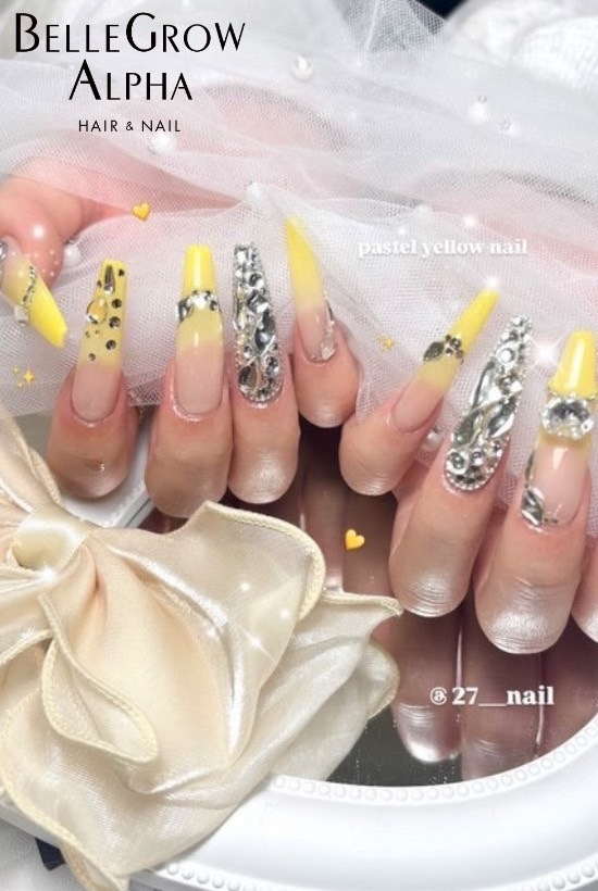 パステルイエローネイル