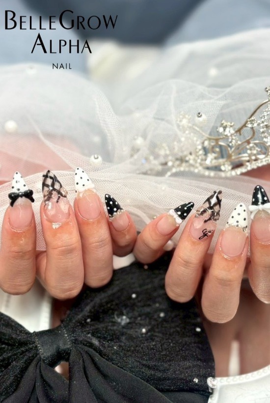 ドット柄フレンチネイル