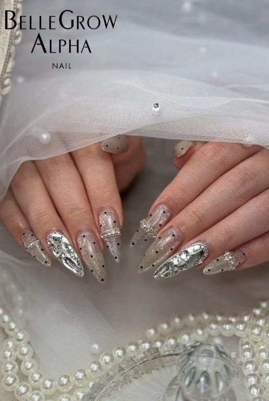 ドット柄ネイル