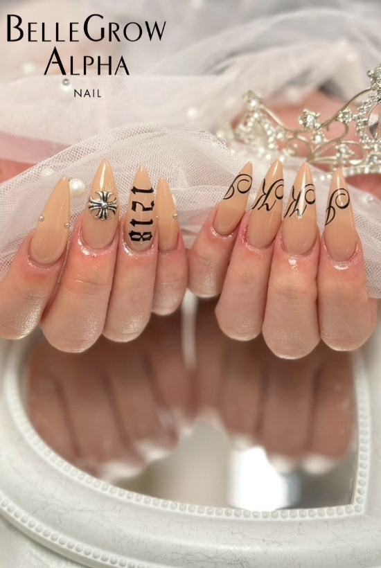 ベージュネイル